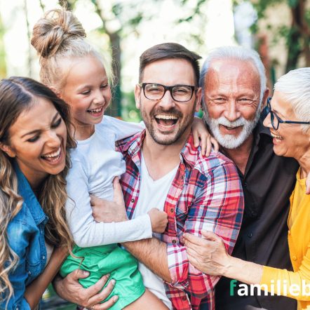 Zoon met vrouw en ouders familiebank