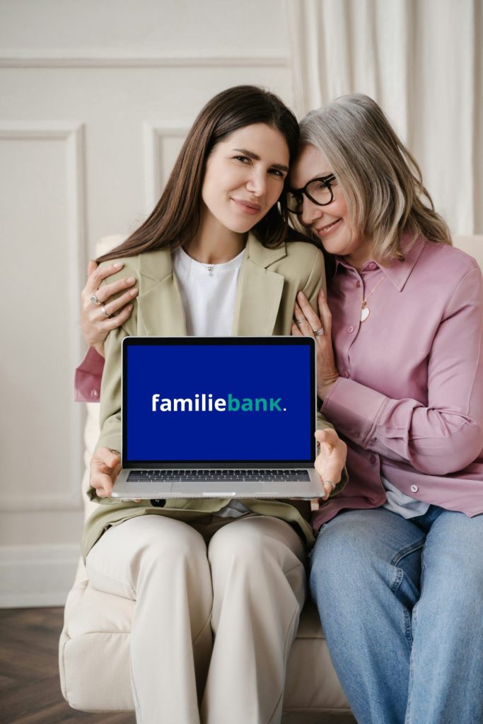 Moeder en dochter laptop Familiebank