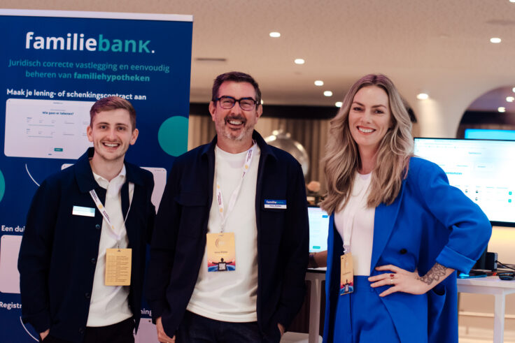 Het team van Familiebank op de beurs